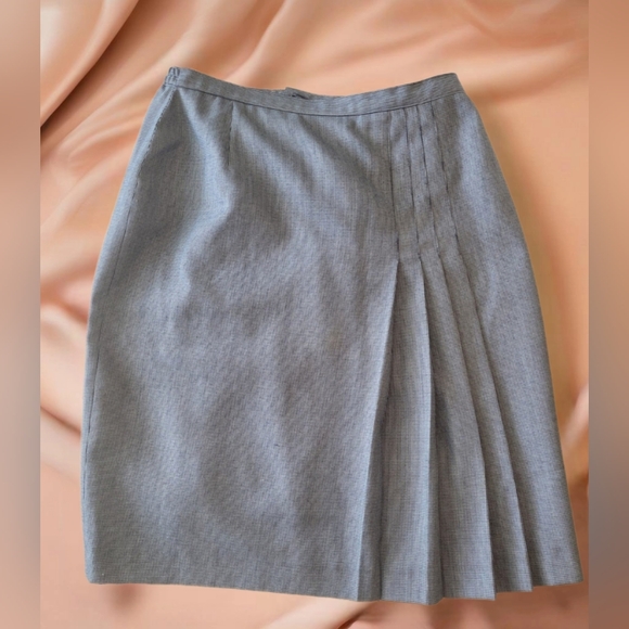 John Meyer elegant office suit,size 8 / item #8 - Picture 2 of 3